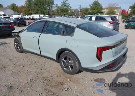 2025 Kia K4 Lxs из США, поврежденный, VIN 3KPFT4DE7SE032470